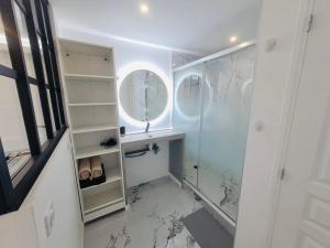 Appartements Studio spacieux Metro 14 Paris : photos des chambres