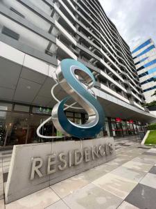 Comfortable and Cozy 1BR unit near MOA
