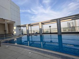 Stylish Studio with Balcony in Downtown Dubai