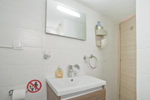 Cozy Pagrati Nest Near Athens Center, AC, Wifi