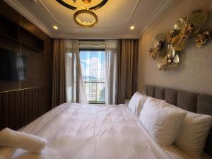 Luxury 3 bedrooms apartment in the heart of city