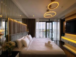 Luxury 3 bedrooms apartment in the heart of city