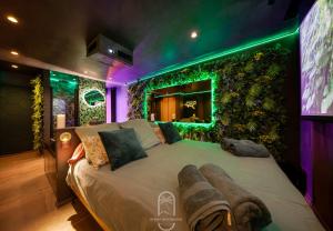 Jungle Love Room Balnéocinéma By HC