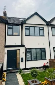 Modern suite - Sunbury Common