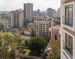 Silverstone Apartments 2 BR with views Gym& Pool