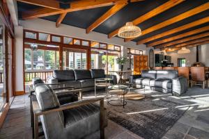 Avemore Manor House wood fired hot tub magical views and full Backup power