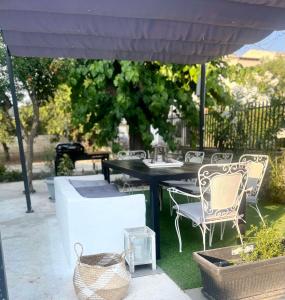 Detached renovated cottage with a garden 3 min walk from the beach