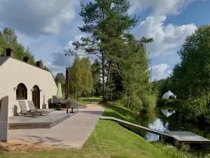 Rabbit Hole Hotel - Lodja