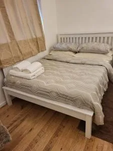 Homely Space in Havering, Essex - Friern Barnet