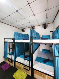 Evoke Hostels, Hiriketiya beach