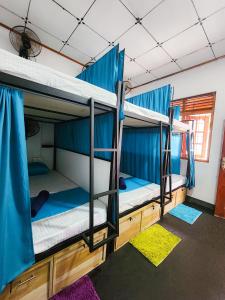 Evoke Hostels, Hiriketiya beach