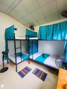 Evoke Hostels, Hiriketiya beach