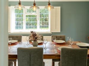 Chilterns Countryside Hideaway with Hot Tub - Pass the Keys