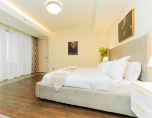 Capital M by BednBeyond Executive Serviced Apartment with Pool