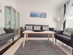 Casa Mila Roda Sleeps 4 with Pool