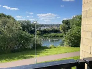 Bedford Local Stays near Hospital, Contractors welcome, lots of PKG - Stagsden