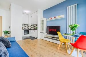 Lumina apart near the railway station