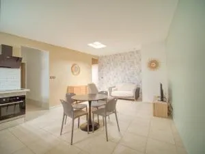 2 chambres, tout confort, climatisé, proche CHU et centre ville - Le Brûlé