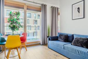 Lumina apart near the railway station