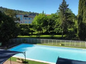 Logis Hôtels Le Saint Marc - 乌韦兹河畔莫朗