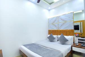 Hotel Nav Durga "2 Walking from New Delhi Railway Station"