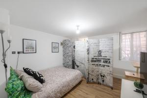 Well Connected 2 Bedroom Flat with Ensuite Bathrooms in London SE5