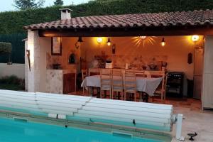Maison provençale avec piscine