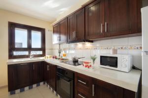 Beach apartment with terrace and pool