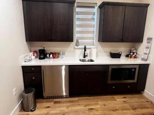 Cozy Retreat facing Western Park