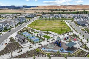 Cozy Retreat facing Western Park