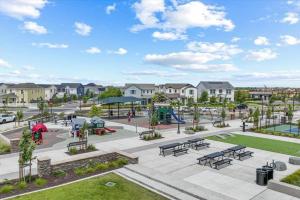 Cozy Retreat facing Western Park