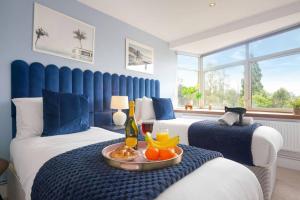 Stunning 2 Bedroom Apartment - Close to City Centre - Free Parking, Super-fast WIFI, SmartTV, Private Balcony and Communal Garden by Yoko Property