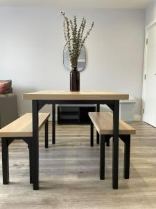 Square Flat - En-Suites - Luxury - 6 Guests