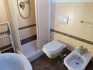 Appartamento centro storico loano con ascensore posto auto wifi