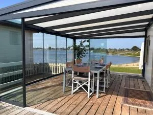 Luxe chalet direct aan het water met strand - Kerkdriel