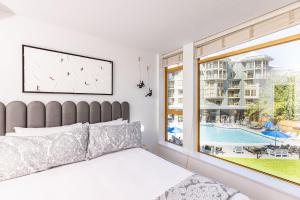 Cascade Lodge Premium Suite, with Pool & Hot Tub - 3hvězdičkové hotely ve městě Whistler