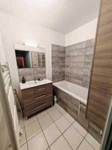 Appartements Appartement 70m2 premium , 3 Pieces, Wi-Fi, parking, balcon : photos des chambres
