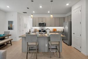 Modern 3-Bed Townhouse with Game Room & Hot Tub