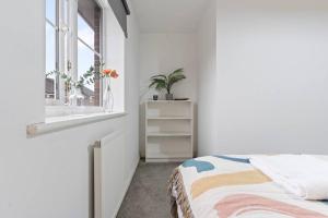 Anglian Retreat - Close to City Centre - Free Parking, Fast Wifi and Smart TV by Yoko Property