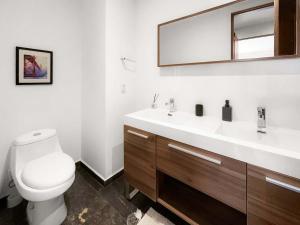 20-202 Elegant 2BR-Roma Norte parking 24-7 Security