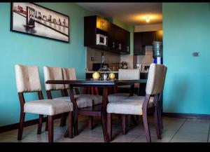 The king inn Habitacion # 3 Estadia por habitacion