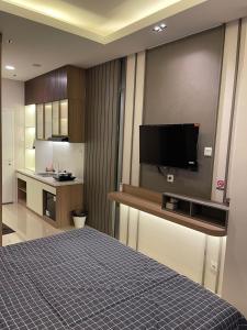 Vittorio Apartment Wiyung 1BR sby wifi smtv by ASH