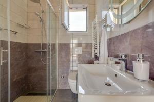 Holiday home with heated pool