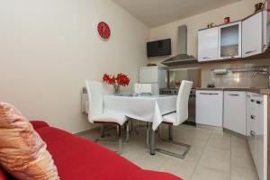 Holiday home with heated pool