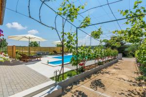 Holiday home with heated pool