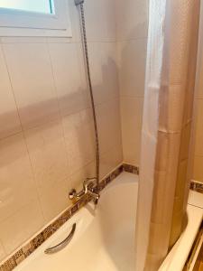 Ennasr, Apt très bien équipé, central et paisible