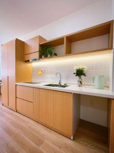 Phòng Giường Đôi Có Ban Công (Double Room with Balcony)