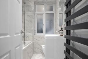 Two Modern 2 Bed Apartments in Central Camden