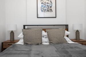 Two Modern 2 Bed Apartments in Central Camden