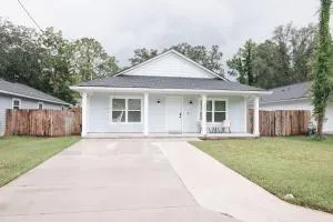 Charming and peaceful 3 BR home close to the Downtown and the Beaches - College Park